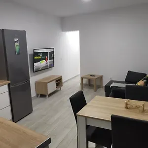 Situacion Inmejorable. Centrico Y Tranquilo Apartamento
